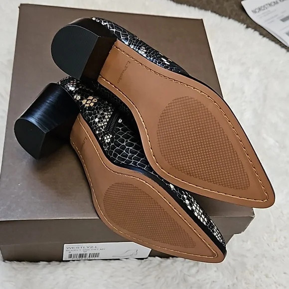 *SOLD* Paolo Westly Black Platinum Snake Print Leather Booties, size 6, NEW, NWB - Picture 8 of 16